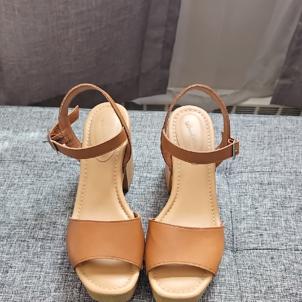 Universal Thread Brown Leather Women's Sandals